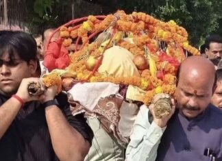 भाजपा महामंत्री हरीश द्विवेदी की मां का निधन:अंतिम संस्कार में कई राज्यों के नेता और जनप्रतिनिधि पहुंचे, अयोध्या में सरयू तट पर हुआ अंतिम संस्कार भाजपा महामंत्री हरीश द्विवेदी की मां का निधन:अंतिम संस्कार में कई राज्यों के नेता और जनप्रतिनिधि पहुंचे, अयोध्या में सरयू तट पर हुआ अंतिम संस्कार