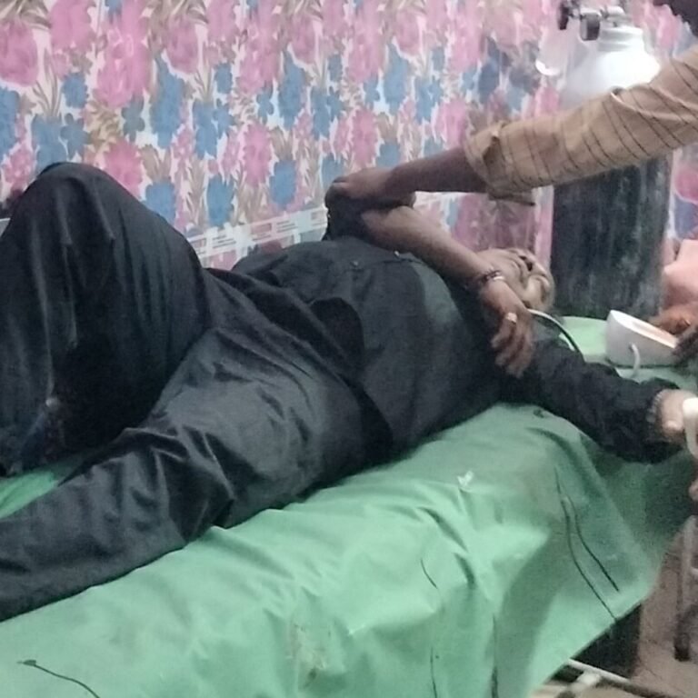 श्रावस्ती में बाइक खाई में पलटी:सामान खरीदने जा रहे अधेड़ गंभीर रूप से घायल, सीएचसी में प्राथमिक उपचार जारी