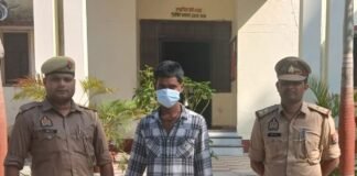 पोक्सो एक्ट में वांछित अभियुक्त गिरफ्तार:निचलौल पुलिस ने कपिया तिराहे के पास से पकड़ा, न्यायालय में पेश किया पोक्सो एक्ट में वांछित अभियुक्त गिरफ्तार:निचलौल पुलिस ने कपिया तिराहे के पास से पकड़ा, न्यायालय में पेश किया