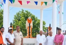 गांधी जयंती पर सिटीजन फोरम ने दी श्रद्धांजलि:जिला परिषद मार्केट में गांधी प्रतिमा पर किया माल्यार्पण, सत्य-अहिंसा और स्वच्छता के आदर्शों को अपनाने का लिया संकल्प