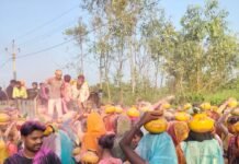 रामपुर धोबियाहार में निकली भव्य कलश यात्रा:नवरात्रि से पहले दुर्गा पूजा समितियों की तैयारियां तेज, वैवाही चौकी क्षेत्र में 17 जगहों पर लगेंगी प्रतिमाएं रामपुर धोबियाहार में निकली भव्य कलश यात्रा:नवरात्रि से पहले दुर्गा पूजा समितियों की तैयारियां तेज, वैवाही चौकी क्षेत्र में 17 जगहों पर लगेंगी प्रतिमाएं