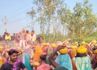 रामपुर धोबियाहार में निकली भव्य कलश यात्रा:नवरात्रि से पहले दुर्गा पूजा समितियों की तैयारियां तेज, वैवाही चौकी क्षेत्र में 17 जगहों पर लगेंगी प्रतिमाएं रामपुर धोबियाहार में निकली भव्य कलश यात्रा:नवरात्रि से पहले दुर्गा पूजा समितियों की तैयारियां तेज, वैवाही चौकी क्षेत्र में 17 जगहों पर लगेंगी प्रतिमाएं
