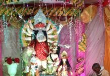 लक्ष्मणपुर बाजार में विराजीं मां दुर्गा:शारदीय नवरात्रि महोत्सव शुरू, नौ दिनों तक चलेगा पूजा-अर्चना और कार्यक्रम लक्ष्मणपुर बाजार में विराजीं मां दुर्गा:शारदीय नवरात्रि महोत्सव शुरू, नौ दिनों तक चलेगा पूजा-अर्चना और कार्यक्रम