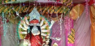 लक्ष्मणपुर बाजार में विराजीं मां दुर्गा:शारदीय नवरात्रि महोत्सव शुरू, नौ दिनों तक चलेगा पूजा-अर्चना और कार्यक्रम लक्ष्मणपुर बाजार में विराजीं मां दुर्गा:शारदीय नवरात्रि महोत्सव शुरू, नौ दिनों तक चलेगा पूजा-अर्चना और कार्यक्रम