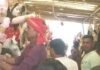 चिलमा बाजार में मां दुर्गा की प्रतिमा लेकर निकले श्रद्धालु:रामजानकी मार्ग जयकारों से गूंजा, रविवार को होगी प्राण-प्रतिष्ठा, पंडाल सजकर तैयार चिलमा बाजार में मां दुर्गा की प्रतिमा लेकर निकले श्रद्धालु:रामजानकी मार्ग जयकारों से गूंजा, रविवार को होगी प्राण-प्रतिष्ठा, पंडाल सजकर तैयार
