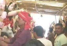 चिलमा बाजार में मां दुर्गा की प्रतिमा लेकर निकले श्रद्धालु:रामजानकी मार्ग जयकारों से गूंजा, रविवार को होगी प्राण-प्रतिष्ठा, पंडाल सजकर तैयार चिलमा बाजार में मां दुर्गा की प्रतिमा लेकर निकले श्रद्धालु:रामजानकी मार्ग जयकारों से गूंजा, रविवार को होगी प्राण-प्रतिष्ठा, पंडाल सजकर तैयार