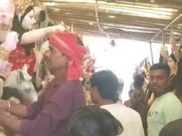 चिलमा बाजार में मां दुर्गा की प्रतिमा लेकर निकले श्रद्धालु:रामजानकी मार्ग जयकारों से गूंजा, रविवार को होगी प्राण-प्रतिष्ठा, पंडाल सजकर तैयार चिलमा बाजार में मां दुर्गा की प्रतिमा लेकर निकले श्रद्धालु:रामजानकी मार्ग जयकारों से गूंजा, रविवार को होगी प्राण-प्रतिष्ठा, पंडाल सजकर तैयार