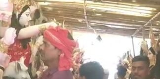 चिलमा बाजार में मां दुर्गा की प्रतिमा लेकर निकले श्रद्धालु:रामजानकी मार्ग जयकारों से गूंजा, रविवार को होगी प्राण-प्रतिष्ठा, पंडाल सजकर तैयार चिलमा बाजार में मां दुर्गा की प्रतिमा लेकर निकले श्रद्धालु:रामजानकी मार्ग जयकारों से गूंजा, रविवार को होगी प्राण-प्रतिष्ठा, पंडाल सजकर तैयार