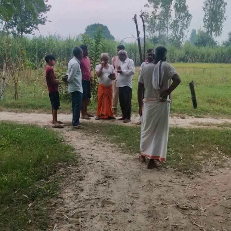 पंचायत में वर्षों पुराना जमीन विवाद सुलझा:कल्यानपुर में सरपंच और लेखपाल ने खेत की पैमाइश कराई; दोनों पक्षों ने कब्जे वाली जमीन पर दखल न देने की बात कही