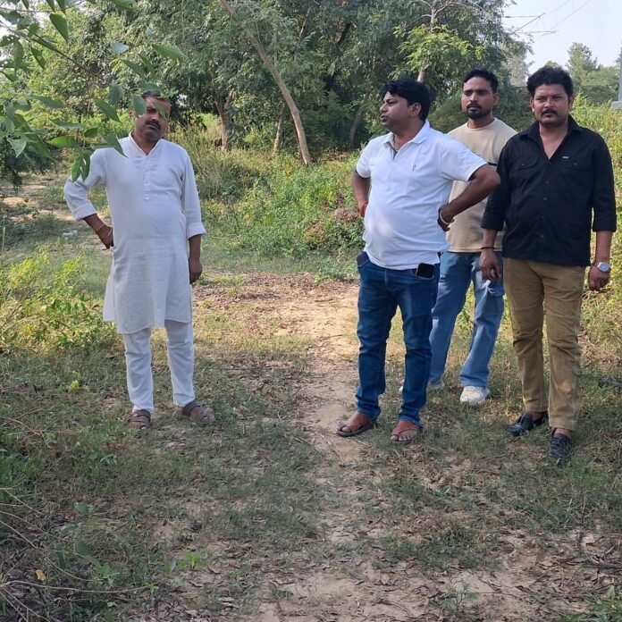 मार्ग ठीक न होने पर महासमिति अध्यक्ष ने नाराजगी जताई:शोभायात्रा मार्ग और बिजली के काम अधूरे, 10 अक्टूबर तक पूरे होने थे