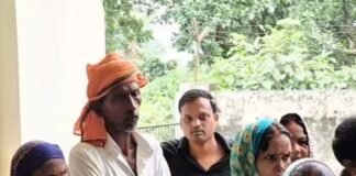 बस्ती में 20 दिन से गांव में बिजली गुल:महिलाओं ने प्रतापपुर फीडर घेरा; बोलीं- अब और परेशानी नहीं सहेंगे बस्ती में 20 दिन से गांव में बिजली गुल:महिलाओं ने प्रतापपुर फीडर घेरा; बोलीं- अब और परेशानी नहीं सहेंगे