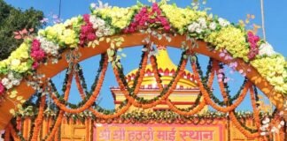 नवरात्र का शुभारंभ, देवी मंदिरों में उमड़ा आस्था का सैलाब:सिसवा में मां शैलपुत्री की आराधना से गूंजे देवी मंदिर, दर्शन को उमड़ी श्रद्धालुओं की भीड़ नवरात्र का शुभारंभ, देवी मंदिरों में उमड़ा आस्था का सैलाब:सिसवा में मां शैलपुत्री की आराधना से गूंजे देवी मंदिर, दर्शन को उमड़ी श्रद्धालुओं की भीड़