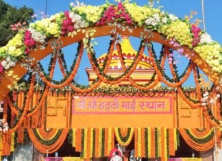 नवरात्र का शुभारंभ, देवी मंदिरों में उमड़ा आस्था का सैलाब:सिसवा में मां शैलपुत्री की आराधना से गूंजे देवी मंदिर, दर्शन को उमड़ी श्रद्धालुओं की भीड़ नवरात्र का शुभारंभ, देवी मंदिरों में उमड़ा आस्था का सैलाब:सिसवा में मां शैलपुत्री की आराधना से गूंजे देवी मंदिर, दर्शन को उमड़ी श्रद्धालुओं की भीड़