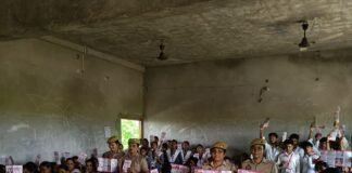 बहराइच में छात्राओं को बताए महिला सुरक्षा के हेल्पलाइ नंबर:महिला सुरक्षा और साइबर अपराध के बारे में भी दी गई जानकारी बहराइच में छात्राओं को बताए महिला सुरक्षा के हेल्पलाइ नंबर:महिला सुरक्षा और साइबर अपराध के बारे में भी दी गई जानकारी