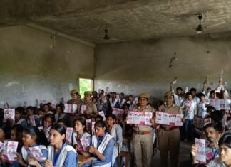 बहराइच में छात्राओं को बताए महिला सुरक्षा के हेल्पलाइ नंबर:महिला सुरक्षा और साइबर अपराध के बारे में भी दी गई जानकारी बहराइच में छात्राओं को बताए महिला सुरक्षा के हेल्पलाइ नंबर:महिला सुरक्षा और साइबर अपराध के बारे में भी दी गई जानकारी