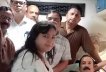 कुष्ठ आश्रम में एडीएम-डीएफओ ने गांधी-शास्त्री को किया नमन:कई संस्थानों में मनाई गई जयंती, कुष्ठ आश्रम में हुआ रक्तदान और वस्त्र वितरण