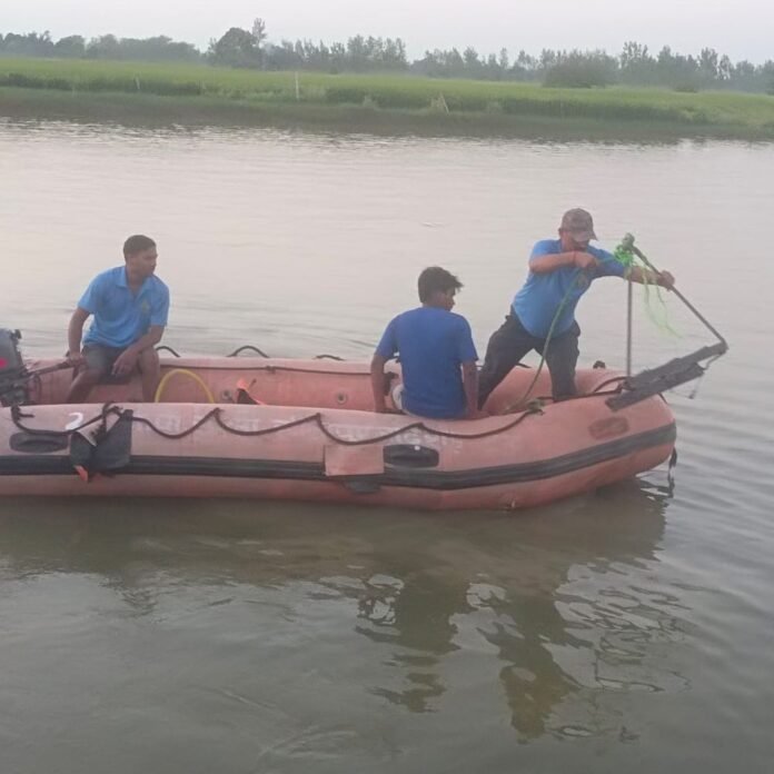 298f6fd3-91fe-4ade-a1dc-f5984491312a_1791899802224.jpg महसी के औराही में बालिका के सरयू-नदी में डूबने-की आशंका:24 घंटे बाद भी सुराग नहीं, NDRF की टीम तलाश में जुटी