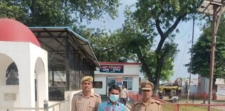 20 हजार का इनामी गोवध आरोपी गिरफ्तार:मोतीपुर पुलिस ने तमंचा, कारतूस, पिकअप और 1320 रुपये के साथ पकड़ा