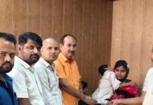 बस्ती में दिव्यांग बेटी की मां को ट्रस्ट ने दी:आर्थिक तंगी से जूझ रही रूपा गुप्ता को मिला सहयोग, आगे भी मदद का भरोसा