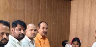 बस्ती में दिव्यांग बेटी की मां को ट्रस्ट ने दी:आर्थिक तंगी से जूझ रही रूपा गुप्ता को मिला सहयोग, आगे भी मदद का भरोसा