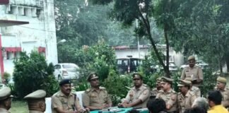कप्तानगंज थाने पर दुर्गा पूजा-दशहरा को लेकर पीस कमेटी की:आयोजकों को शांतिपूर्ण पर्व के लिए सुरक्षा और व्यवस्था के निर्देश दिए कप्तानगंज थाने पर दुर्गा पूजा-दशहरा को लेकर पीस कमेटी की:आयोजकों को शांतिपूर्ण पर्व के लिए सुरक्षा और व्यवस्था के निर्देश दिए