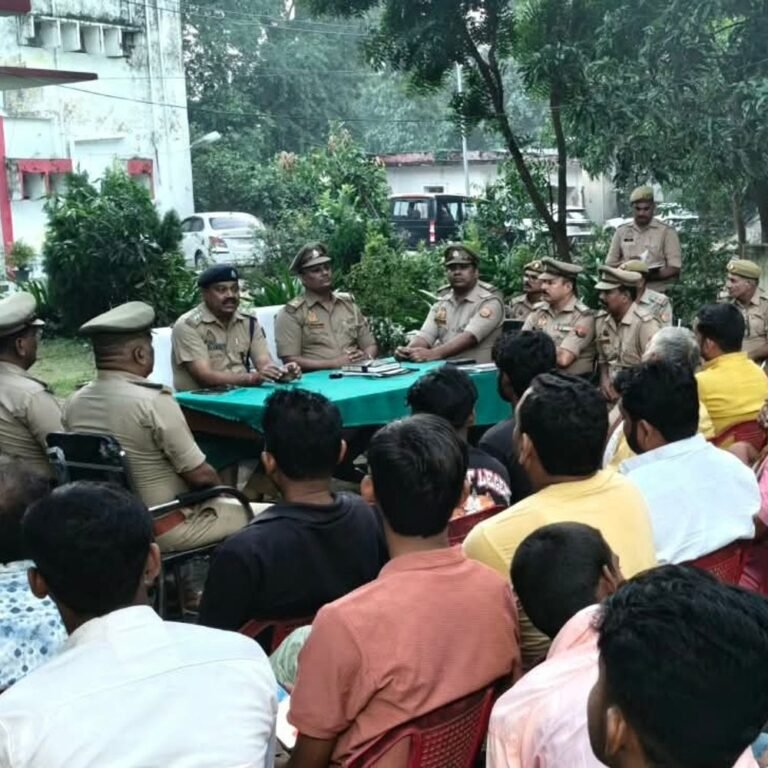 कप्तानगंज थाने पर दुर्गा पूजा-दशहरा को लेकर पीस कमेटी की:आयोजकों को शांतिपूर्ण पर्व के लिए सुरक्षा और व्यवस्था के निर्देश दिए