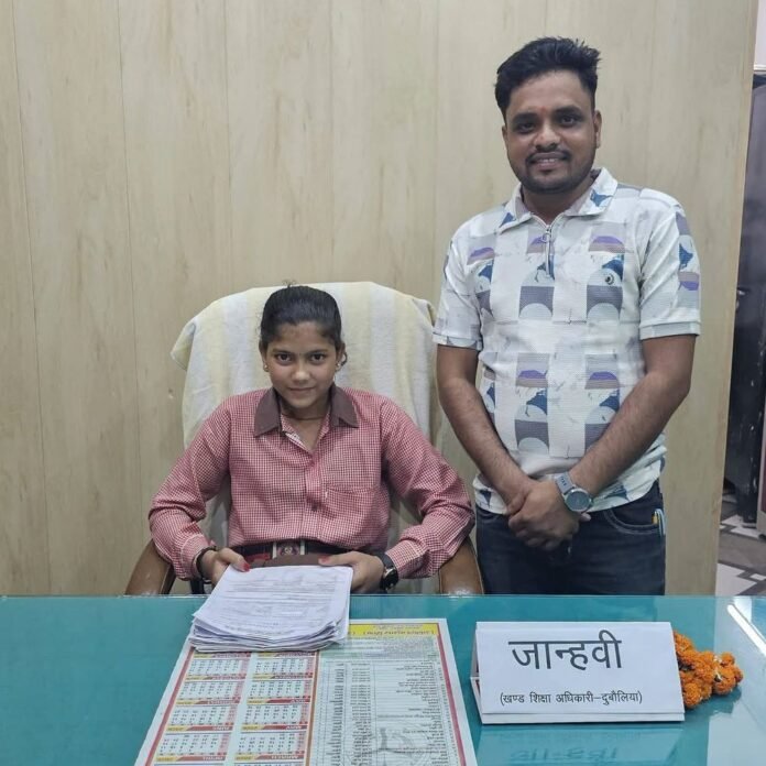 जान्हवी बनीं एक दिन की खंड शिक्षा अधिकारी:महिला सशक्तीकरण अभियान के तहत दुबौलिया में मिली जिम्मेदारी