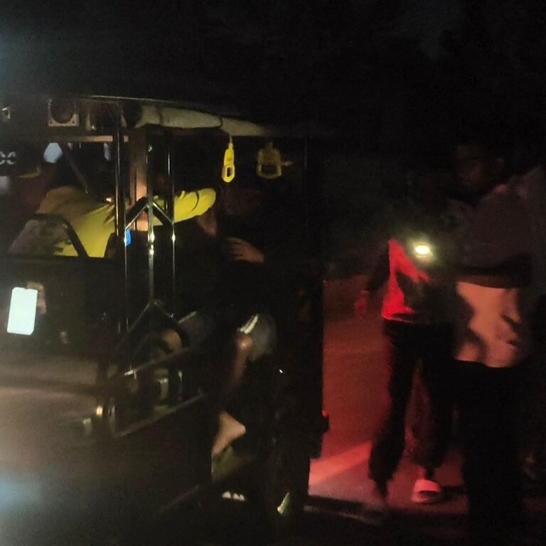 धौरहरा में साइकिल सवार गिरा:सिर में चोट, अस्पताल में भर्ती, सामने से आ रही गाड़ी की रोशनी से हादसा
