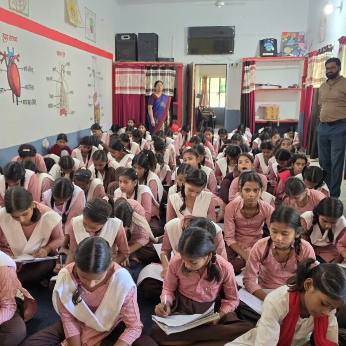 श्रावस्ती में गणित ओलंपियाड परीक्षा आयोजित:कस्तूरबा गांधी और उच्च प्राथमिक विद्यालयों के छात्रों ने तार्किक क्षमता दिखाई