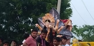 बस्ती में दुर्गा पूजा पंडाल सजने लगे:चिलमा बाजार में नवरात्र की तैयारियां तेज, श्रद्धालुओं को मां के आगमन का इंतजार बस्ती में दुर्गा पूजा पंडाल सजने लगे:चिलमा बाजार में नवरात्र की तैयारियां तेज, श्रद्धालुओं को मां के आगमन का इंतजार