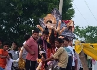 बस्ती में दुर्गा पूजा पंडाल सजने लगे:चिलमा बाजार में नवरात्र की तैयारियां तेज, श्रद्धालुओं को मां के आगमन का इंतजार बस्ती में दुर्गा पूजा पंडाल सजने लगे:चिलमा बाजार में नवरात्र की तैयारियां तेज, श्रद्धालुओं को मां के आगमन का इंतजार
