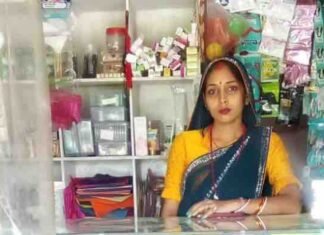 अमृता निषाद ने घर में खोला ब्यूटी पार्लर:खुद आत्मनिर्भर बनीं, अब गांव की दूसरी महिलाओं को भी हुनरमंद बना रही हैं अमृता निषाद ने घर में खोला ब्यूटी पार्लर:खुद आत्मनिर्भर बनीं, अब गांव की दूसरी महिलाओं को भी हुनरमंद बना रही हैं