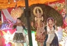 छितलूपुर सराय खास में भव्य झांकी का आयोजन:आदि शक्ति मां दुर्गा पूजा समिति ने किया आयोजन, महिलाओं-बच्चों ने लिया हिस्सा छितलूपुर सराय खास में भव्य झांकी का आयोजन:आदि शक्ति मां दुर्गा पूजा समिति ने किया आयोजन, महिलाओं-बच्चों ने लिया हिस्सा