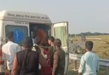 मूर्ति लेने जा रहा टेंपो डिवाइडर से टकराया, चार घायल:सिद्धार्थनगर के सोहास-नौगढ़ मार्ग पर फुलवरिया के पास हादसा; सूचना पर पहुंची पुलिस मूर्ति लेने जा रहा टेंपो डिवाइडर से टकराया, चार घायल:सिद्धार्थनगर के सोहास-नौगढ़ मार्ग पर फुलवरिया के पास हादसा; सूचना पर पहुंची पुलिस