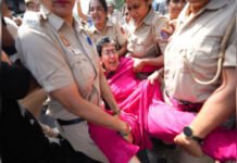 CEC ज्ञानेश कुमार के खिलाफ प्रदर्शन पर आप नेता आतिशी समेत कई हिरासत में