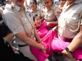 CEC ज्ञानेश कुमार के खिलाफ प्रदर्शन पर आप नेता आतिशी समेत कई हिरासत में