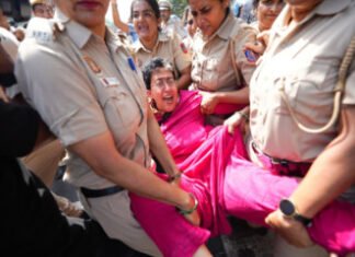 CEC ज्ञानेश कुमार के खिलाफ प्रदर्शन पर आप नेता आतिशी समेत कई हिरासत में