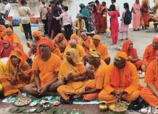 तांबे का लोटा, भोजन में पूड़ी…सर्वपितृ अमावस्या पर करें ये काम, हर गलती माफ कर देंगे पूर्वज
