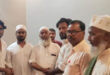 नवाबगंज से उमरा के लिए रवाना हुए जायरीन:हाजी शकील परिवार संग सऊदी अरब रवाना, मौलाना कास्मी ने बताया उमरा का महत्व नवाबगंज से उमरा के लिए रवाना हुए जायरीन:हाजी शकील परिवार संग सऊदी अरब रवाना, मौलाना कास्मी ने बताया उमरा का महत्व
