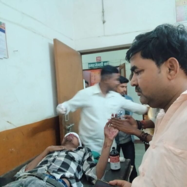 हाईवे देवदूत ने सड़क-हादसे में घायल युवक को अस्पताल पहुंचाया:बस्ती के हर्रैया में अज्ञात वाहन की टक्कर से हुआ हादसा, थानाध्यक्ष ने की सराहना