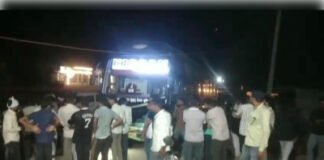 जयपुर: स्लीपर बस की टक्कर से मां-बेटी समेत तीन की मौत
