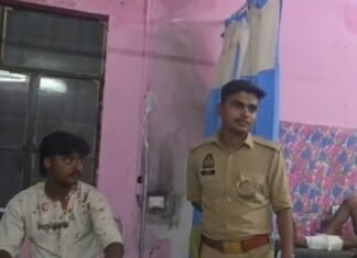 बाइक हटाने को कहने पर युवक की पिटाई:मां और बुआ को भी पीटा, श्रावस्ती में आरसीसी सड़क पर विवाद बाइक हटाने को कहने पर युवक की पिटाई:मां और बुआ को भी पीटा, श्रावस्ती में आरसीसी सड़क पर विवाद