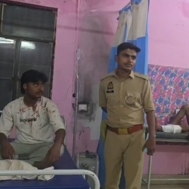 बाइक हटाने को कहने पर युवक की पिटाई:मां और बुआ को भी पीटा, श्रावस्ती में आरसीसी सड़क पर विवाद