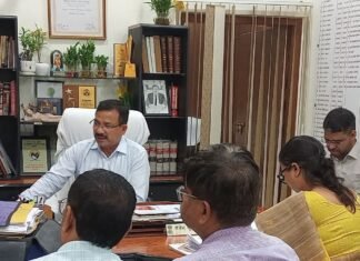 आवारा कुत्तों से लोगों को जल्द मिलेगी निजात:बहराइच जिलाधिकारी राजेश पांडे शेल्टर हाउस बनाने के दिए निर्देश आवारा कुत्तों से लोगों को जल्द मिलेगी निजात:बहराइच जिलाधिकारी राजेश पांडे शेल्टर हाउस बनाने के दिए निर्देश