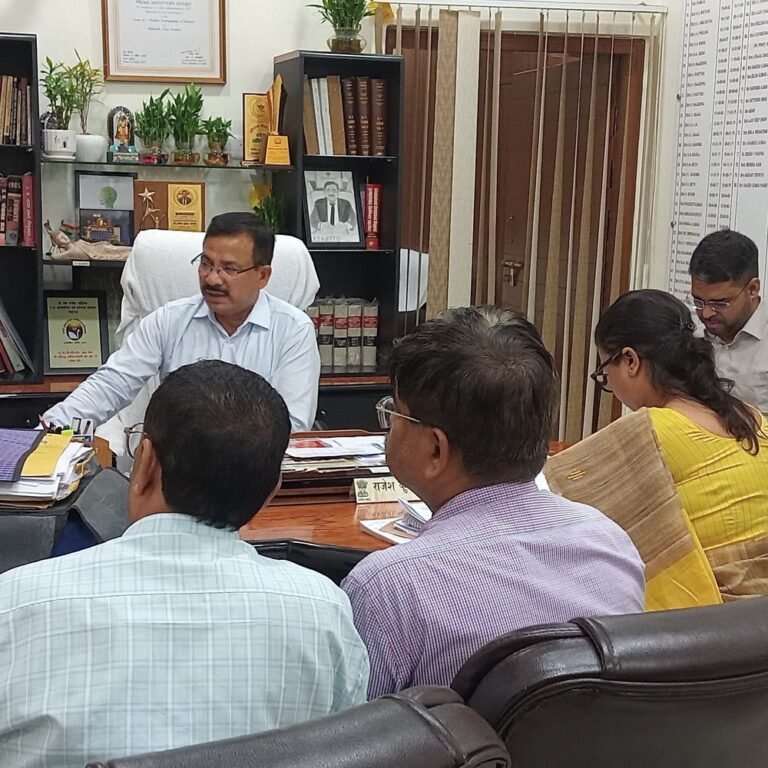 आवारा कुत्तों से लोगों को जल्द मिलेगी निजात:बहराइच जिलाधिकारी राजेश पांडे शेल्टर हाउस बनाने के दिए निर्देश