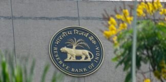 कमजोर रुपये ने बढ़ाई RBI की चिंता, अक्टूबर में रेपो रेट पर हो सकता है बड़ा फैसला