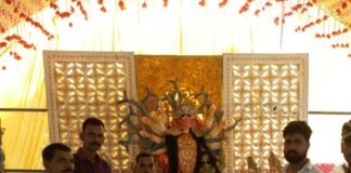कैसरगंज में 48 दुर्गा प्रतिमाओं की सुरक्षाके लिएपुलिस का पहरा:मूर्ति लाने से विसर्जन तक रहेगी निगरानी; 7 नगर, 41 ग्रामीण इलाकों में होंगी स्थापित, 2 स्थायी रहेंगी कैसरगंज में 48 दुर्गा प्रतिमाओं की सुरक्षाके लिएपुलिस का पहरा:मूर्ति लाने से विसर्जन तक रहेगी निगरानी; 7 नगर, 41 ग्रामीण इलाकों में होंगी स्थापित, 2 स्थायी रहेंगी