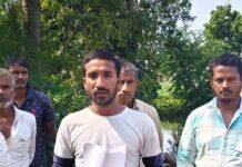 मोहनपुर दयालीडीह में सरकारी नलकूप के पानी का रास्ता रोका:किसान परेशान, रास्ता बंद करने का आरोप मोहनपुर दयालीडीह में सरकारी नलकूप के पानी का रास्ता रोका:किसान परेशान, रास्ता बंद करने का आरोप