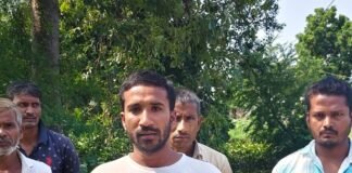 मोहनपुर दयालीडीह में सरकारी नलकूप के पानी का रास्ता रोका:किसान परेशान, रास्ता बंद करने का आरोप मोहनपुर दयालीडीह में सरकारी नलकूप के पानी का रास्ता रोका:किसान परेशान, रास्ता बंद करने का आरोप