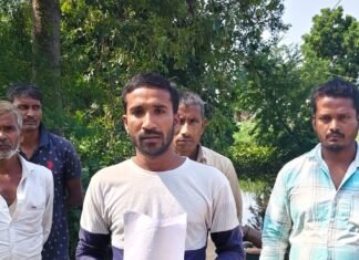 मोहनपुर दयालीडीह में सरकारी नलकूप के पानी का रास्ता रोका:किसान परेशान, रास्ता बंद करने का आरोप मोहनपुर दयालीडीह में सरकारी नलकूप के पानी का रास्ता रोका:किसान परेशान, रास्ता बंद करने का आरोप
